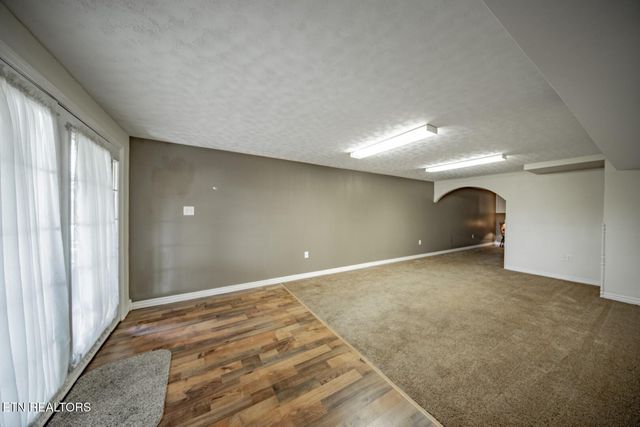 339 Bramble Ln, Dandridge, TN 37725