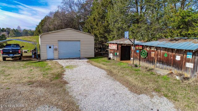 339 Bramble Ln, Dandridge, TN 37725