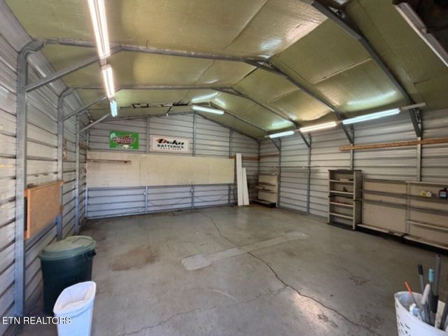 339 Bramble Ln, Dandridge, TN 37725