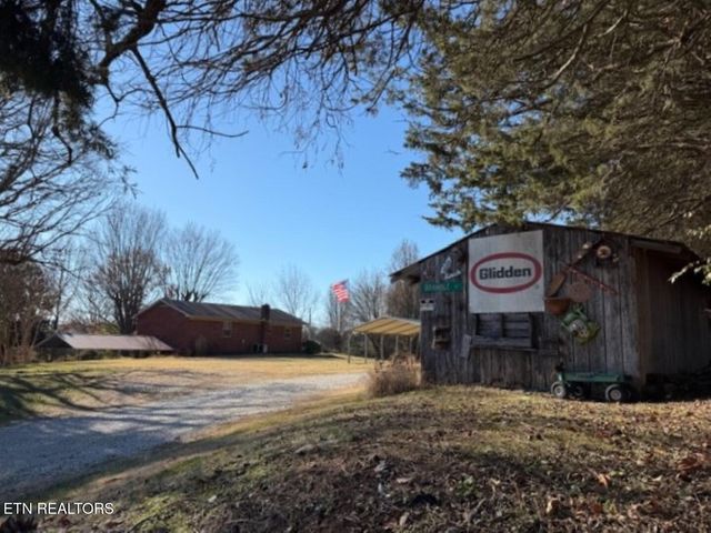 339 Bramble Ln, Dandridge, TN 37725