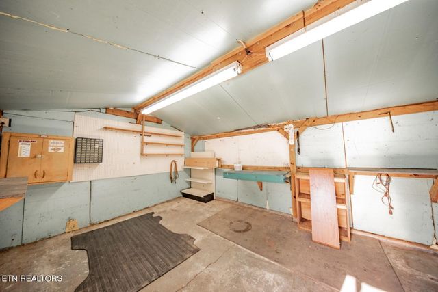 339 Bramble Ln, Dandridge, TN 37725