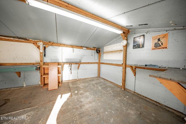 339 Bramble Ln, Dandridge, TN 37725