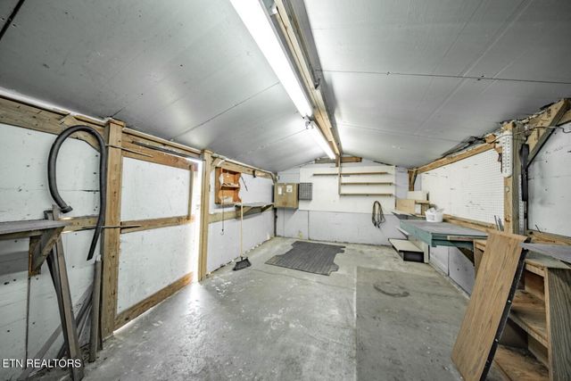 339 Bramble Ln, Dandridge, TN 37725