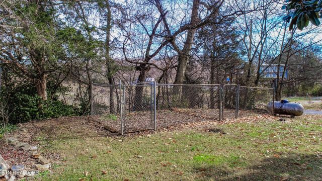 339 Bramble Ln, Dandridge, TN 37725