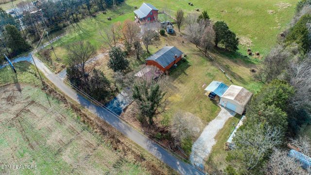 339 Bramble Ln, Dandridge, TN 37725
