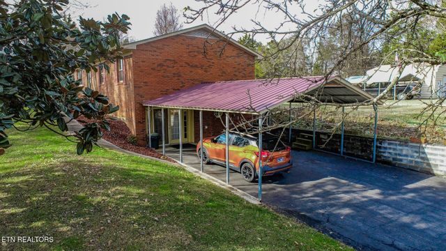 339 Bramble Ln, Dandridge, TN 37725