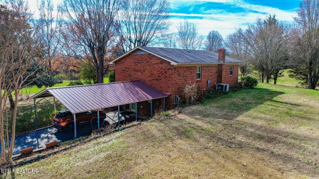 339 Bramble Ln, Dandridge, TN 37725