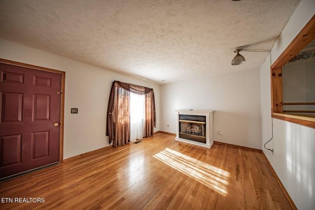 339 Bramble Ln, Dandridge, TN 37725