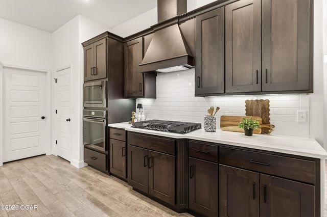 901 Blackthorn Drive, Carl Junction, MO 64834