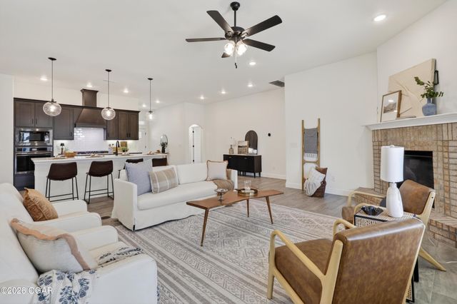 901 Blackthorn Drive, Carl Junction, MO 64834