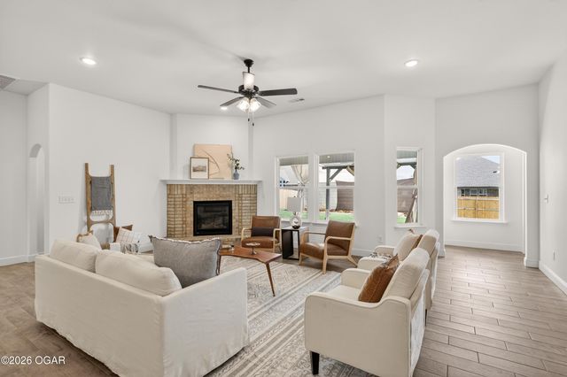 901 Blackthorn Drive, Carl Junction, MO 64834