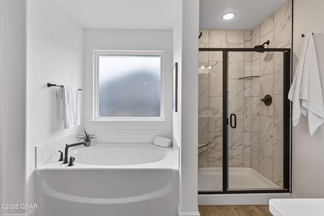 901 Blackthorn Drive, Carl Junction, MO 64834