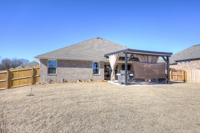 901 Blackthorn Drive, Carl Junction, MO 64834