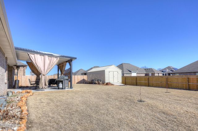 901 Blackthorn Drive, Carl Junction, MO 64834