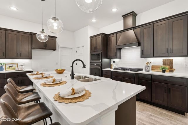 901 Blackthorn Drive, Carl Junction, MO 64834