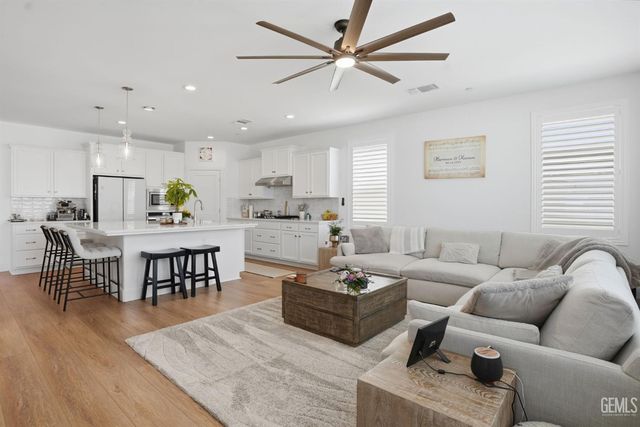 2015 Havencliff Street, Bakersfield, CA 93311