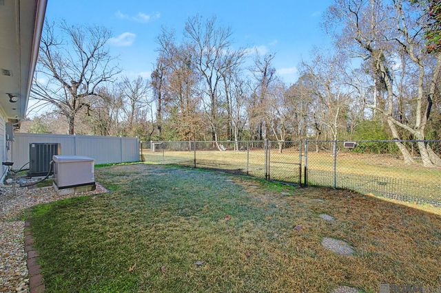5922 Glen Cove Dr, Baton Rouge, LA 70809
