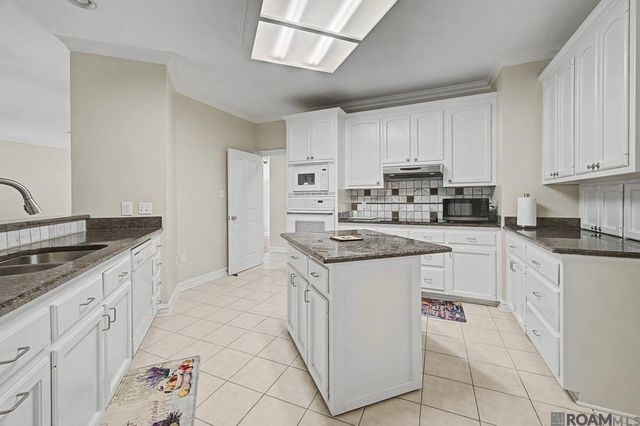 5922 Glen Cove Dr, Baton Rouge, LA 70809