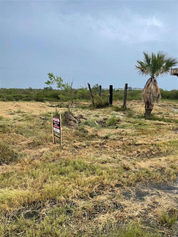 1106 Faggards Slip, Gilchrist, TX 77617