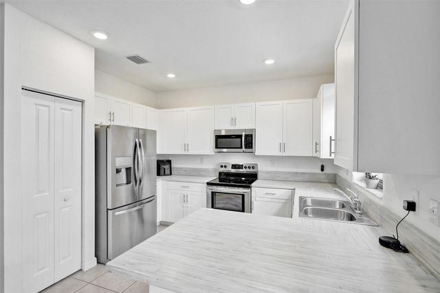 20741 NE 5th Ct, Miami, FL 33179