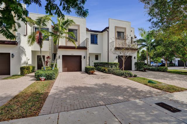 20741 NE 5th Ct, Miami, FL 33179