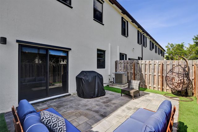 20741 NE 5th Ct, Miami, FL 33179