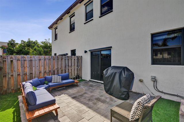 20741 NE 5th Ct, Miami, FL 33179