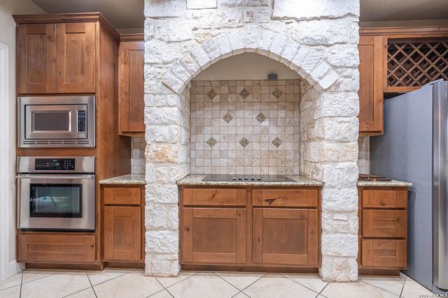 374 W County Road 2481, Hondo, TX 78861