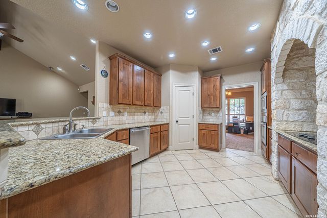 374 W County Road 2481, Hondo, TX 78861