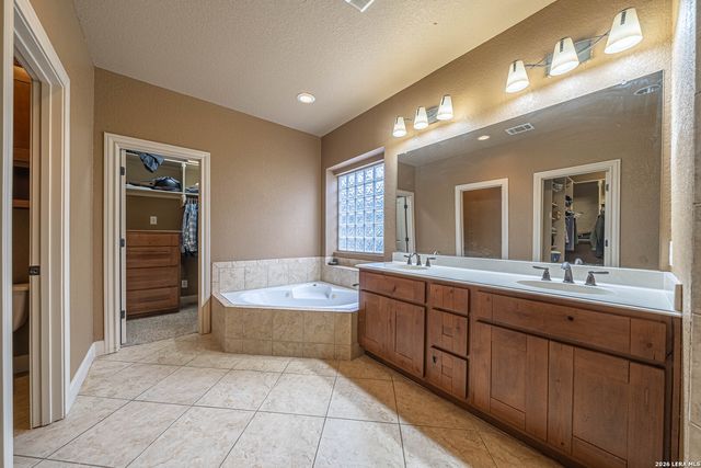 374 W County Road 2481, Hondo, TX 78861