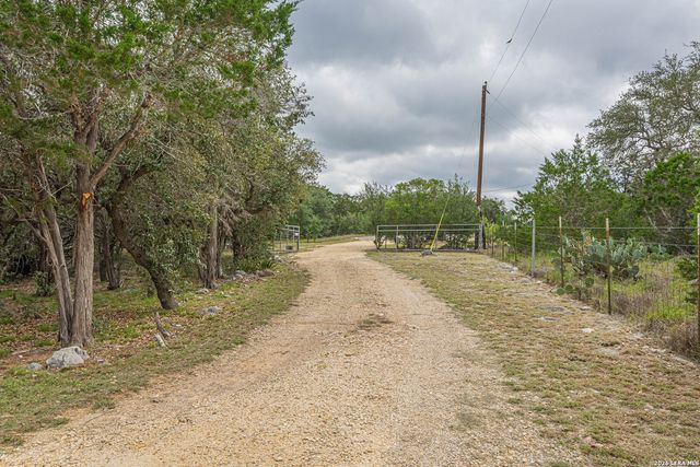 374 W County Road 2481, Hondo, TX 78861