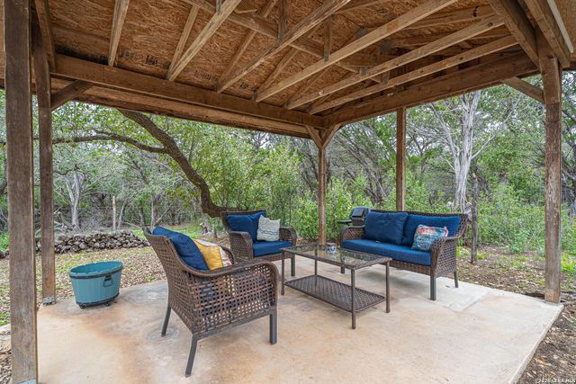 374 W County Road 2481, Hondo, TX 78861