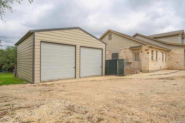 374 W County Road 2481, Hondo, TX 78861
