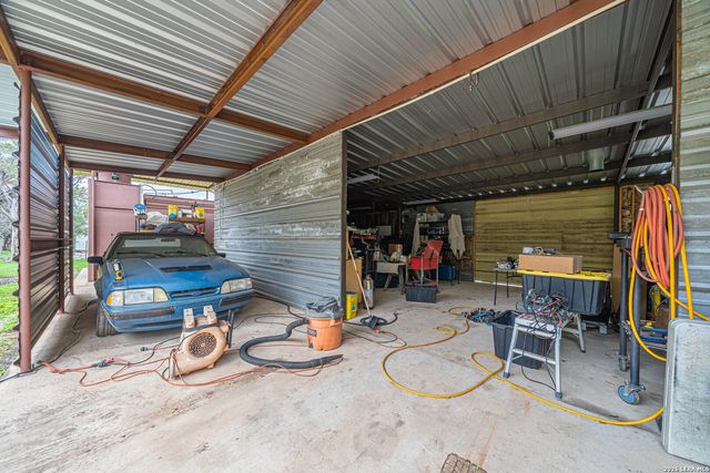 374 W County Road 2481, Hondo, TX 78861