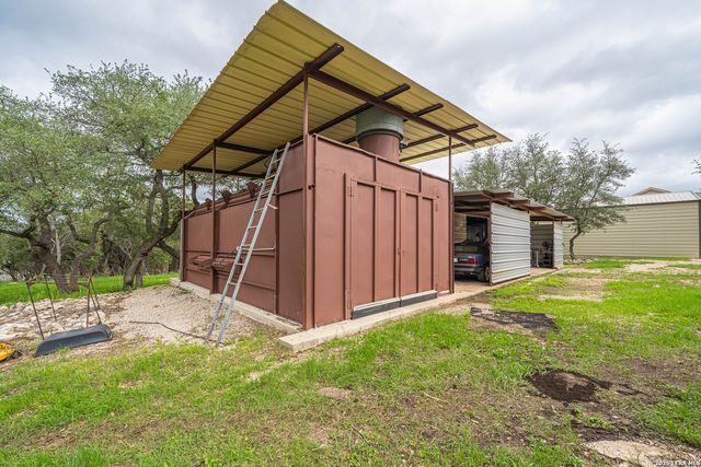 374 W County Road 2481, Hondo, TX 78861