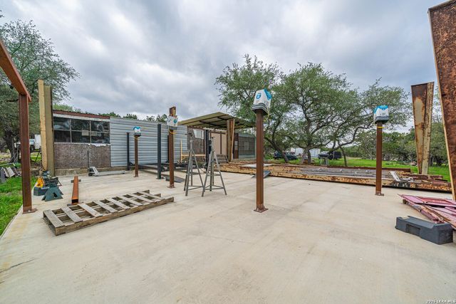 374 W County Road 2481, Hondo, TX 78861