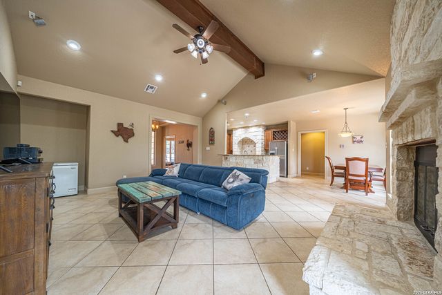 374 W County Road 2481, Hondo, TX 78861