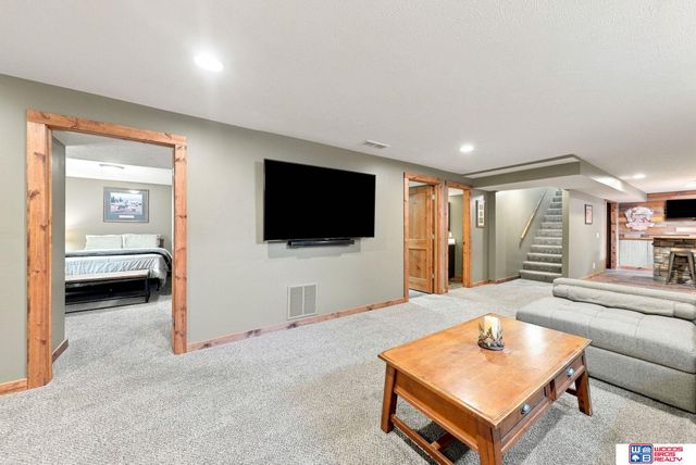 7420 Nolan Road, Lincoln, NE 68512