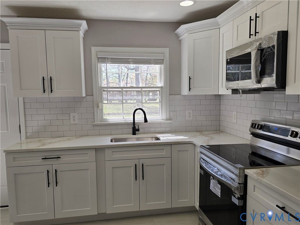 419 Airycrest Dr, Highland Springs, VA 23075