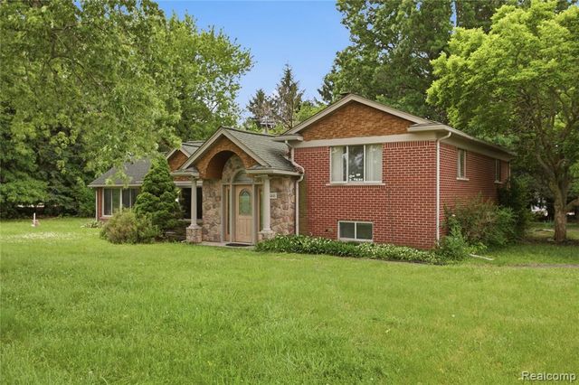 48441 N Territorial Road, Plymouth, MI 48170