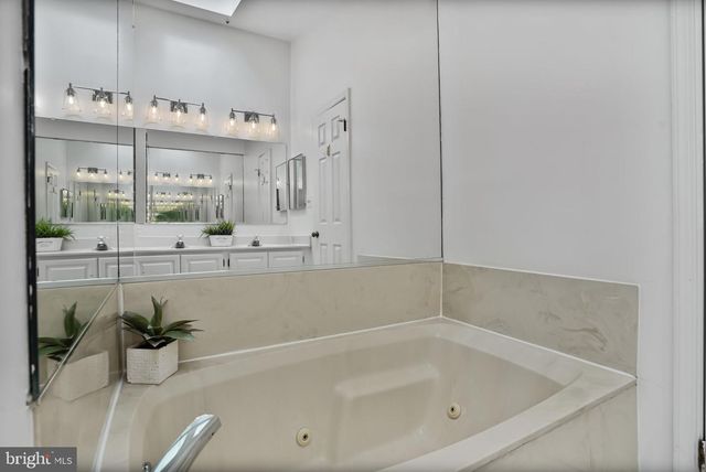 4223 N CARLIN SPRINGS RD, Arlington, VA 22203