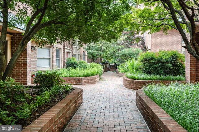 4223 N CARLIN SPRINGS RD, Arlington, VA 22203