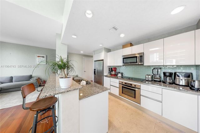 1050 Brickell Ave 422, Miami, FL 33131