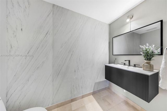 1050 Brickell Ave 422, Miami, FL 33131