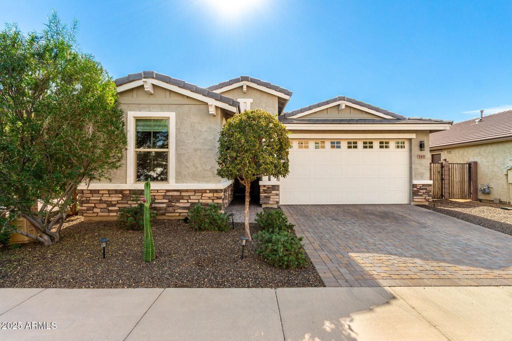 549 E BALAO Drive, Phoenix, AZ 85085
