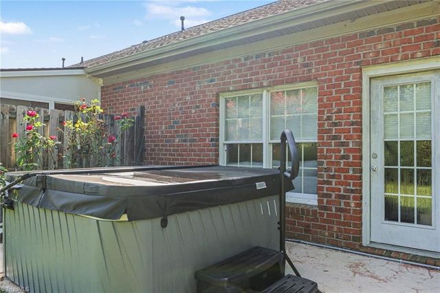 673 Sonoma Lane, High Point, NC 27265