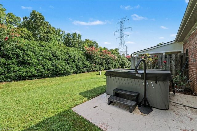 673 Sonoma Lane, High Point, NC 27265