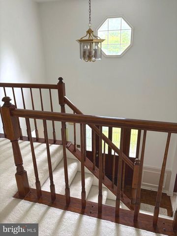 2018 SOUTHPOINT DR, Hummelstown, PA 17036