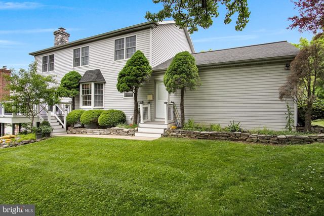 2018 SOUTHPOINT DR, Hummelstown, PA 17036
