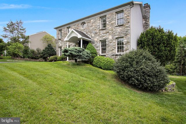 2018 SOUTHPOINT DR, Hummelstown, PA 17036